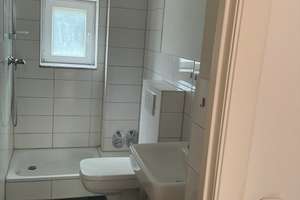 Einzugsbereit: Helle 2-Zimmer-Wohnung mit Balkon! (leichte Renovierungsarbeiten erforderlich) – Kattowitzer Weg 9, 22049 Dulsberg, Hamburg – Vorschaubild 4