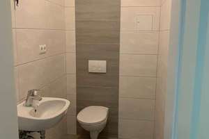 Zur Selbstnutzung! barrierearme 4-Raumwohnung mit Vollbad, FB-Hzg., HWR, Kamin und Süd-Balkon – Neubrandenburger Straße 0, 18055 Brinckmansdorf, Rostock – Vorschaubild 11