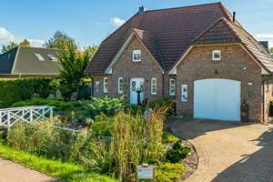 Charmant & Energieeffizient Friesisches Landhaus mit PV-Anlage und EEK A+ – Die vollständige Adresse der Immobilie erhältst du vom Anbieter., 25870 Oldenswort – Vorschaubild 1