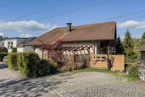 Freistehendes Einfamilienhaus mit Einliegerwohnung in naturnaher Lage! – Die vollständige Adresse der Immobilie erhältst du vom Anbieter., 73230 Kirchheim unter Teck – Vorschaubild 1