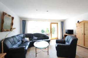 Sonniges Reihenhaus in absolut ruhiger Lage in Puchheim, 5 Zimmer+ Bad+ 2 WCs + Südbalkon+ Südgarten – 82178 Puchheim – Vorschaubild 2