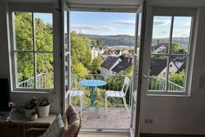 Wohnen am Weinberg: Helle DG-Wohnung mit Sonnenbalkon  u. großem Gartenanteil in Traumlage – Asangstr. 42, 70329 Obertürkheim (Ortsteil), Stuttgart – Vorschaubild 9