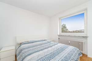 3-Zimmer-Wohnung mit Balkon im obersten Geschoss in München-Bogenhausen / Englschalking – Die vollständige Adresse der Immobilie erhältst du vom Anbieter., 81927 Englschalking, München – Vorschaubild 2