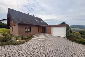 Nur noch einziehen: Stilvolles Familiendomizil in Niedenstein!
KEINE KÄUFERPROVISION – Die vollständige Adresse der Immobilie erhältst du vom Anbieter., 34305 Niedenstein – Vorschaubild 2