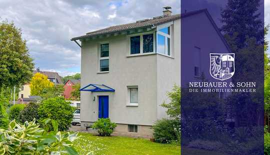 Bild von Wohnen im Grünen: Stilvolles Einfamilienhaus mit Terrasse und Garten