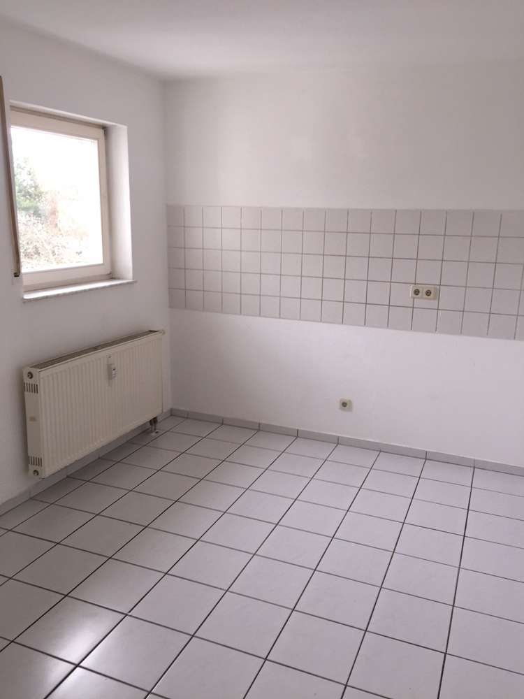 Immobilie in Glauchau - Bezugsfrei! Helle 3-Zi.-Eigentumswohnung im DG - Bild 1