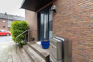 Großes Grundstück in Rheinnähe mit einem Dreifamilienhaus und einer Gewerbehalle – Die vollständige Adresse der Immobilie erhältst du vom Anbieter., 41468 Uedesheim, Neuss – Vorschaubild 4