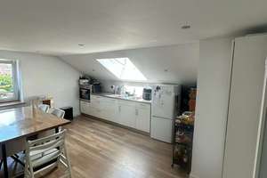 Sanierte 2,5 Zimmer Dachgeschosswohnung in ruhiger Wohnlage – Die vollständige Adresse der Immobilie erhältst du vom Anbieter., 86156 Kriegshaber, Augsburg – Vorschaubild 3