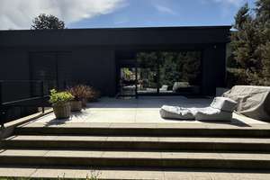 Zeitloser Luxusbungalow am Waldrand in zentraler Top-Lage in Düsseldorf