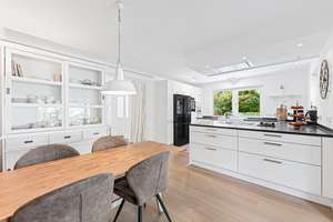 LICHTDURCHFLUTET, MODERN, ENTSPANNT - Luxuriöse Doppelhaushälfte - (Energieeffizienz A+) – Heilwigstr. 7, 81825 Waldtrudering, München – Vorschaubild 9