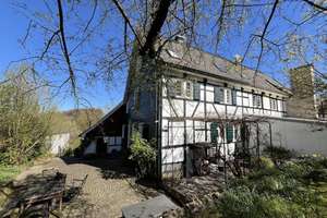 Charmantes Fachwerkhaus mit Scheune mitten in der Natur – Die vollständige Adresse der Immobilie erhältst du vom Anbieter., 51381 Bergisch Neukirchen, Leverkusen – Vorschaubild 3