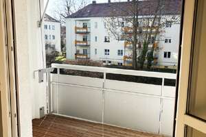 Abendsonne auf dem Balkon: sonnige 3-Zi.-Whg. in ruhiger Seitenstraße – Feuerbachstraße 6a, 1219 Leubnitz-Neuostra, Dresden – Vorschaubild 3