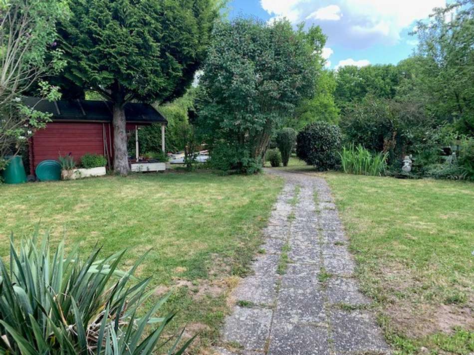 Garten mit Gartenhaus