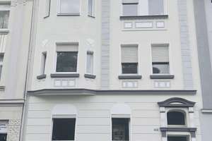Helle und freundliche Erdgeschoßwohnung im Jugendstilhaus mit Terrasse, frisch renoviert
