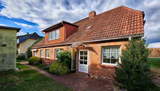 Bild von Ein- oder Zweifamilienhaus in Schwerin Mueß mit Potenzial