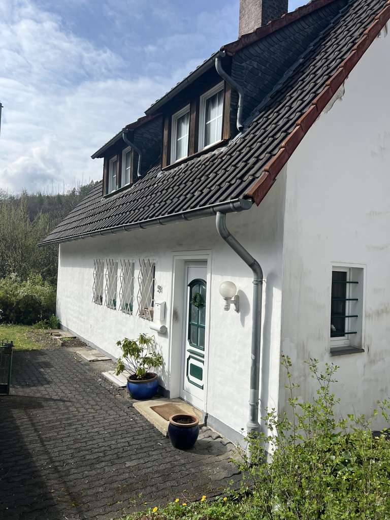 Einfamilienhaus mit weitläufigem Grundstück in bester Siegener Lage + Anbaumöglichkeit