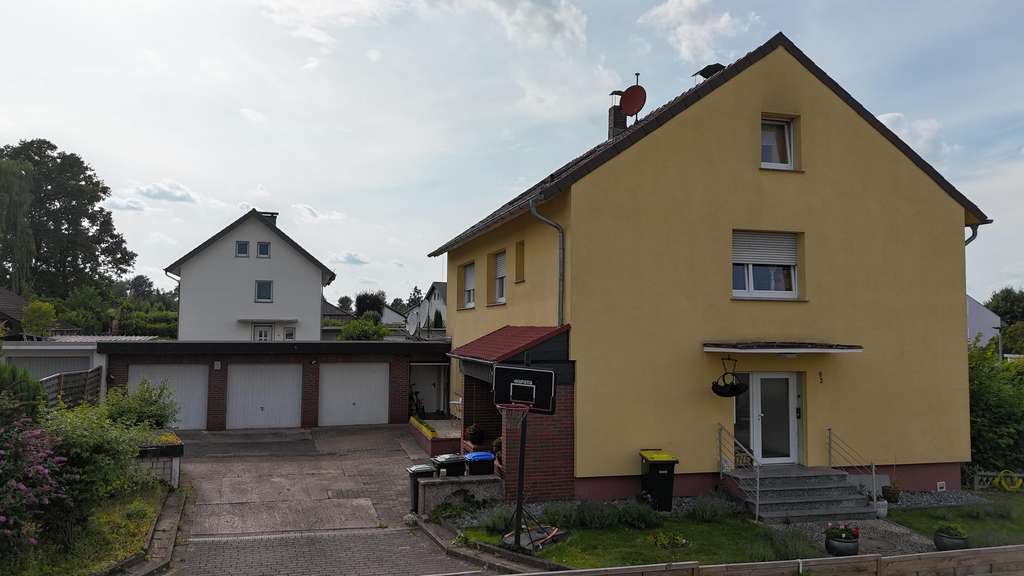 Immobilie in Leopoldshöhe - Dreifamilienhaus mit Wertsteigerungspotenzial in traumhafter Lage - Bild 1