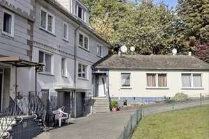 Renditewunder in Wellerode – Vollvermietetes 6-Parteienhaus als sicheres Investment