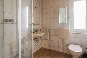 Leerstehendes Reiheneckhaus mit Entwicklungsmöglichkeiten in Stuttgart-Altenburg – Stuttgart – Vorschaubild 9
