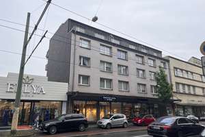 Solides Haus in belebter Lage!