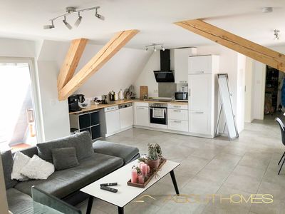 Ein Zuhause im Winzerhof – moderne Dachgeschosswohnung mit Loggia