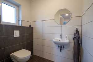 BARRIEREFREIER WOHLFÜHL-BUNGALOW MIT GARAGE, WALLBOX & SONNIGEM GARTEN – Herzogtum Lauenburg (Kreis) – Vorschaubild 9