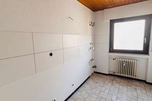 Gepflegte 2-Zimmer-Dachgeschosswohnung mit modernisiertem Bad und Stellplatz – Hermann-Sonnet-Straße 6, 75181 Eutingen, Pforzheim – Vorschaubild 4