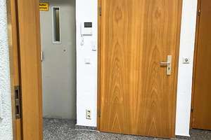 Großzügige 5,5-Zimmer-Dachgeschosswohnung mit Wintergarten und Aufzug direkt in die Wohnung – 44135 Kaiserbrunnen, Dortmund – Vorschaubild 4