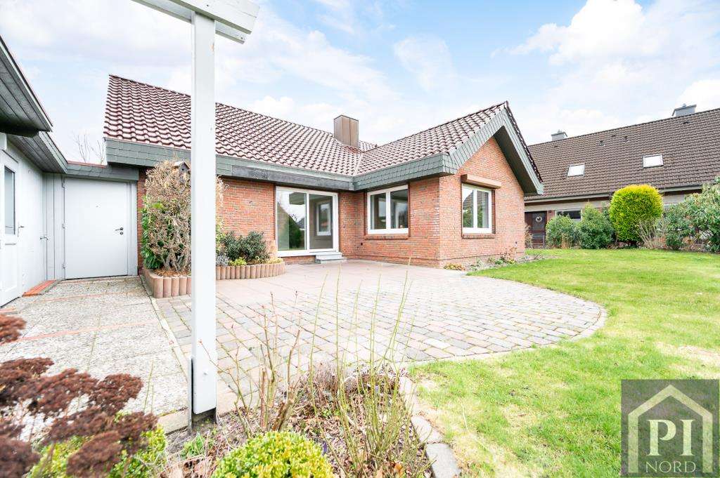 Immobilie in Westerrönfeld - Stilvoll modernisiertes Einfamilienhaus mit Doppelcarport und traumhaftem Garten - Bild 2