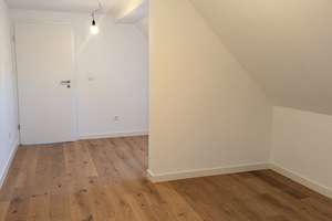 Exklusive Doppelhaushälfte NEU SANIERT! Mit Garage, Einbauküche und Garten! – Bad Stebener Straße 14, 95192 Lichtenberg – Vorschaubild 13