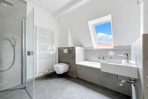 Neugebaut! Helle 3-Zi.-Dachgeschosswohnung mit Balkon & Aufzug im Rudolfkiez! – Bossestr. 9, 10245 Friedrichshain, Berlin – Vorschaubild 13