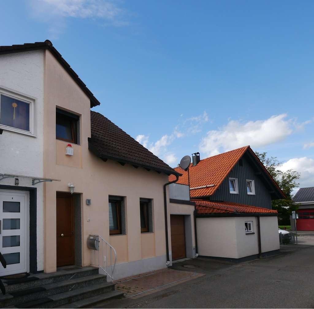 Immobilie in Ottobeuren - Stilvoll modernisierte, behagliche Doppelhaushälfte in ruhiger Innenstadtlage - Bild 1