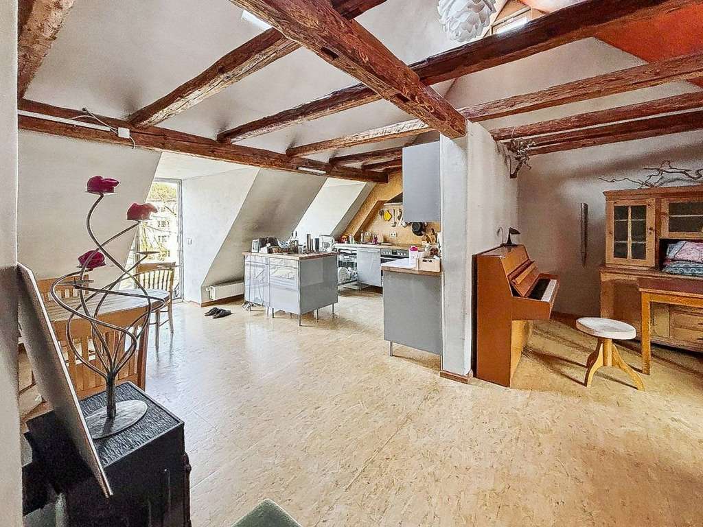 Immobilie in Weimar - Denkmalschutz - Vermietete 4‑Zimmer‑Wohnung im historischen Hummelhaus im Weimar - Bild 2