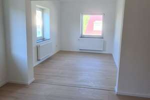 Großzügige Altbauwohnung mit Balkon und Wannenbad