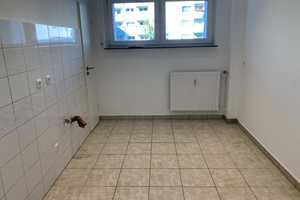 Frisch renovierte 3-Zimmer Wohnung mit Balkon, nahe FH und Köln Arcaden – Feldbergstraße 12, 51105 Köln – Vorschaubild 8