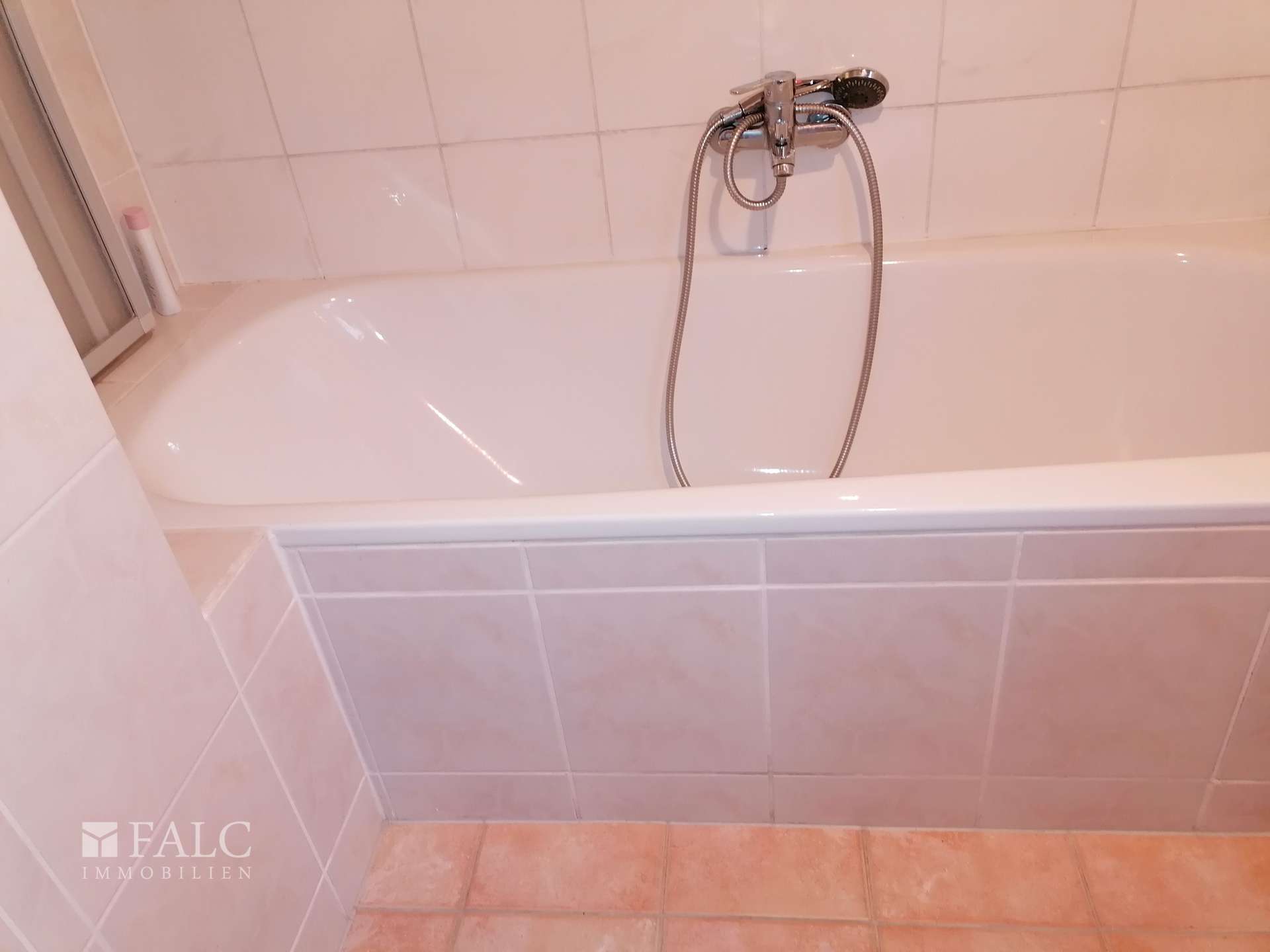 Immobilie in Eichenbühl - --Einfamilienhaus mit Einliegerwohnung mit super Fernsicht-- - Bild 12