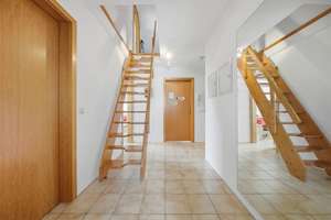 Attraktive 2-Zi.-Maisonette inkl. 24,64 m² Nutzfläche & TG-Stellpl. mit herrlichem Panoramablick – Die vollständige Adresse der Immobilie erhältst du vom Anbieter., 70619 Riedenberg, Stuttgart – Vorschaubild 3