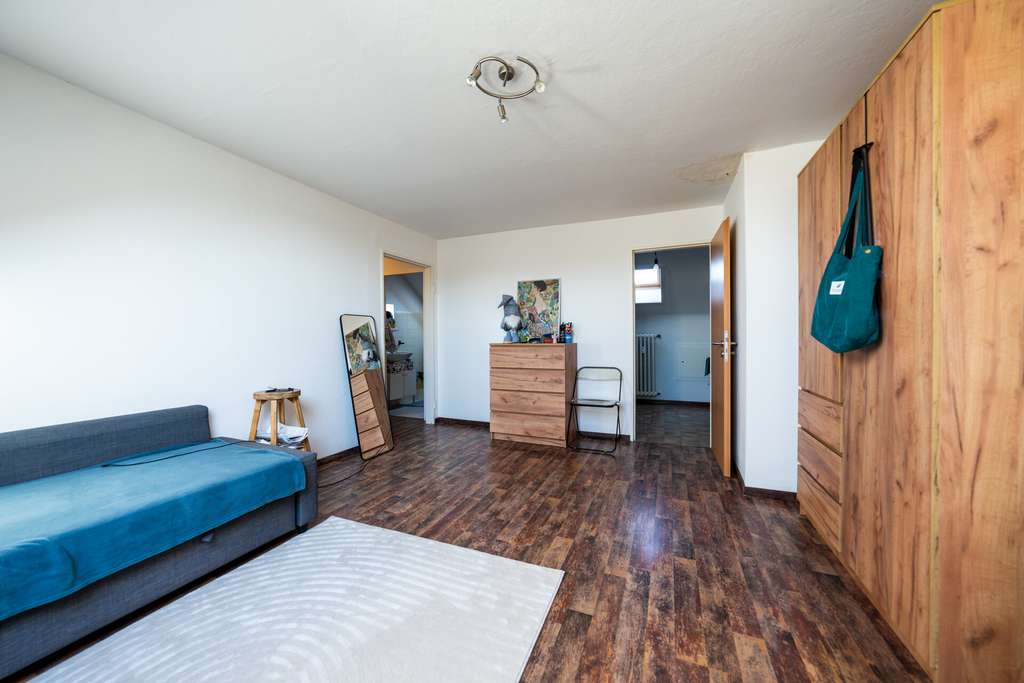 Immobilie in Willich - Komfortabel, ruhig, profitabel – Helles Dachgeschoss-Juwel in Willich – vermietet & renditestark! - Bild 1