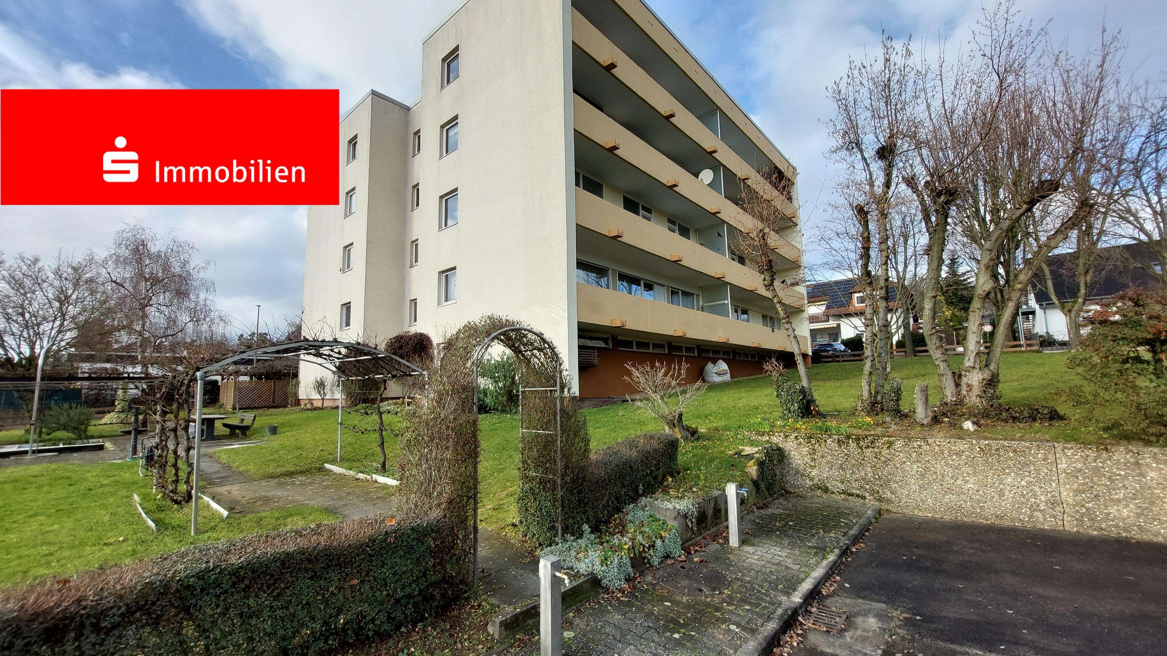 Gut geschnittene 3-Zimmerwohnung mit großem Balkon, Main Taunus Kreis – Bild 1