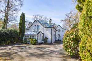 Rissen am Klövensteen: Repräsentative Twin-Villa mit Kamin, Innenpool, Sonnenterrassen u. Garage..!