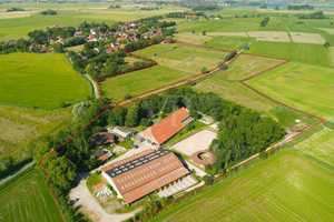 Küstennaher Reiterhof mit Reithalle und 5 Ferienwohnungen plus 7 ha. Land – Friesland (Kreis) – Vorschaubild 2