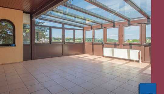 Bild von Wintergarten, Blick, Gartenpool, PV, viel Platz für die Familie - großes EFH oder Generationenhaus