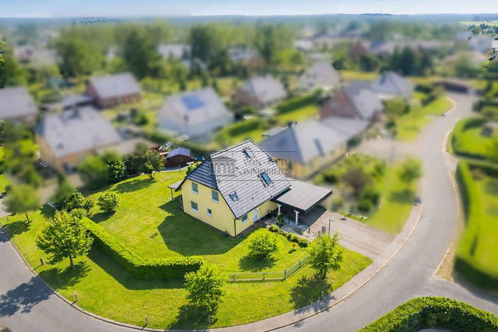 Immobilie in Toppenstedt - Einfamilienhaus mit Kamin, Südterrasse & Dachboden - Bild 0