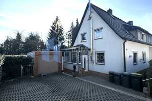 Doppelhaushälfte mit schönem Garten, Garage in familienfreundlicher Lage von Kassel/ Philippinenhof – Kassel – Vorschaubild 1