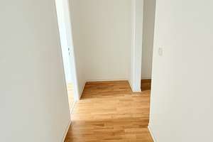 Großzügige 3-Zimmer-Wohnung mit neuer Einbauküche und Balkon – Freischützstraße 25, 81927 Englschalking, München – Vorschaubild 2