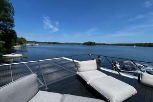 Luxuriöses Hausboot mit Skydeck und Dauerliegeplatz am Zeuthener See