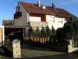 Einfamilien-Doppelhaushälfte mit Carport und Garten