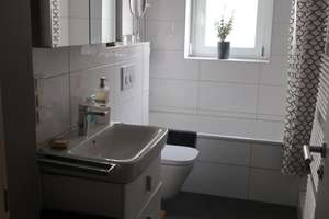 von privat- ruhiger Wohntraum in Schierstein zur Eigennutzung. Aufzug, Balkon, beste Lage – Neckarstr. 11, 65201 Schierstein, Wiesbaden – Vorschaubild 6