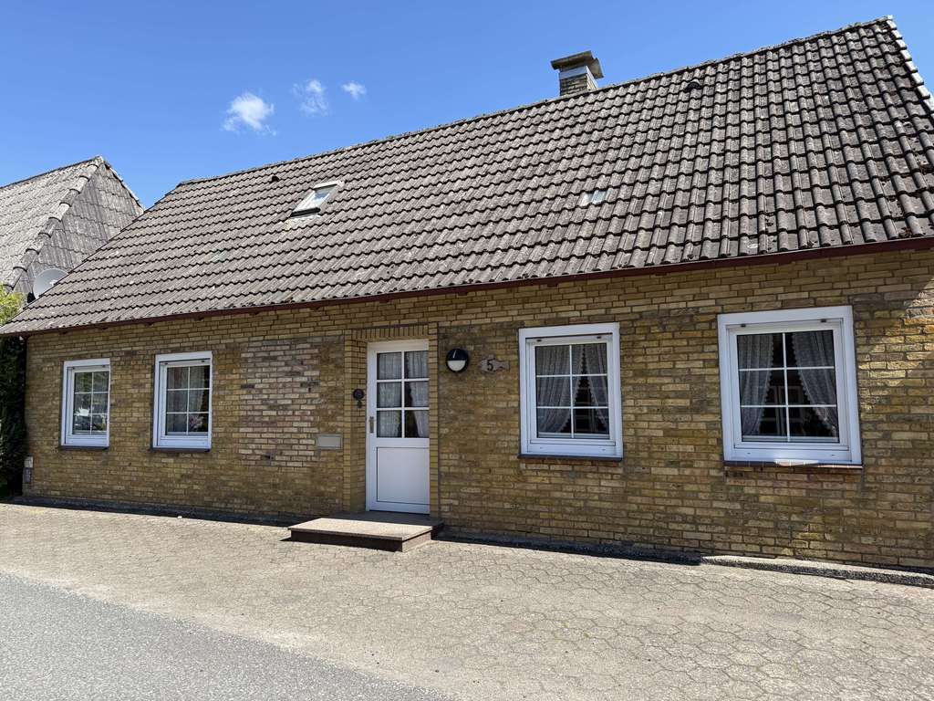 Immobilie in Schwabstedt - Schaffen Sie sich Ihr kleines Refugium Einfamilienhaus mit sehr gepflegtem Garten & Garage - Bild 0
