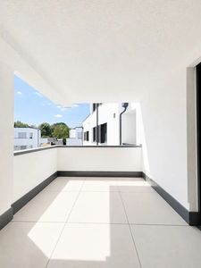 Erstbezug | Exklusive 4-Zimmer + 2 Bäder-Neubauwohnung mit Süd-West-Balkon & TG